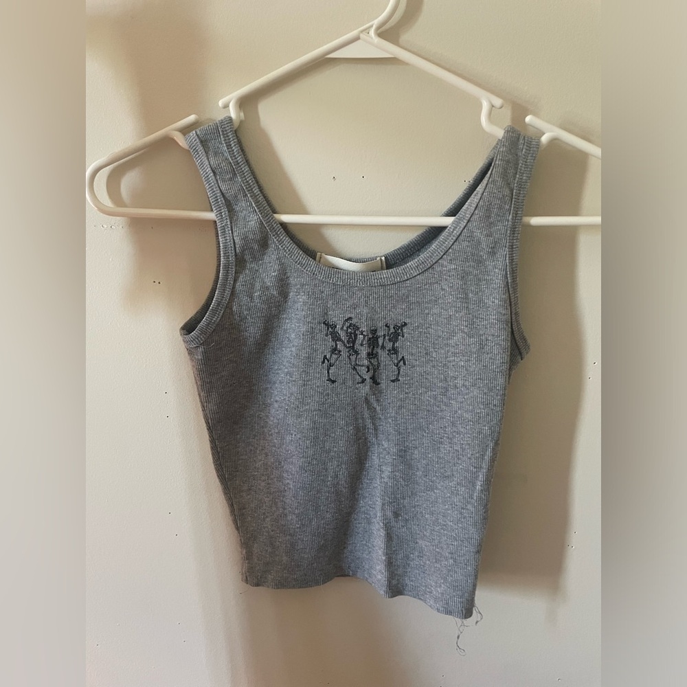 grey cropped tank top